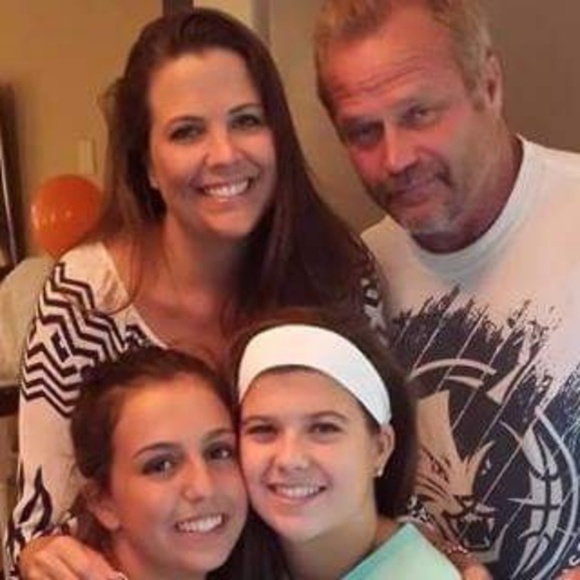 Meet your Posher, Stephanie a Posh Ambassador - Picture 1 of 2